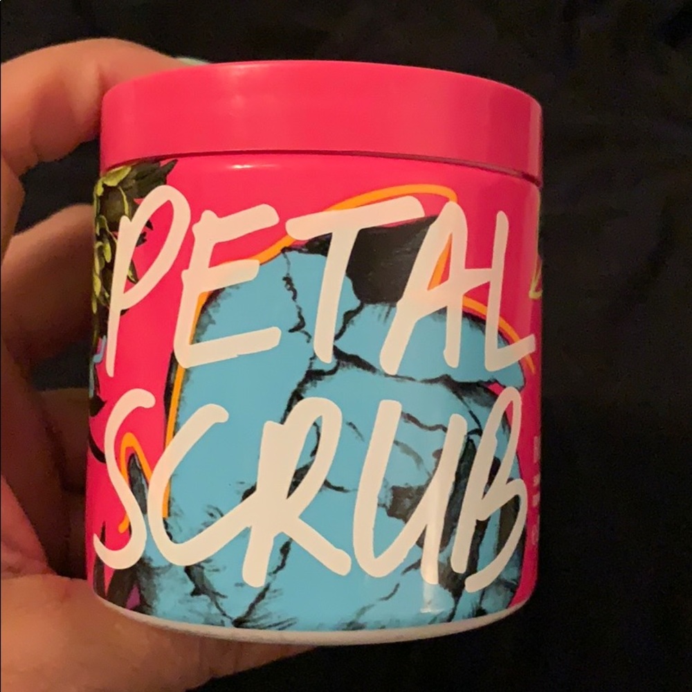 Victoria’s Secret Bombshell body scrub